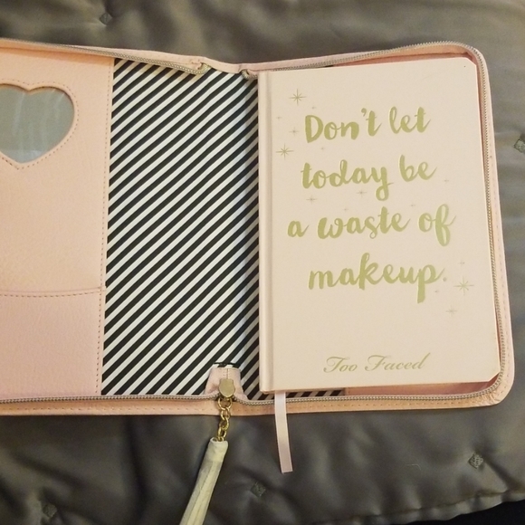 COLLECTOR Too Faced Boss Lady Beauty Agenda - Picture 3 of 4